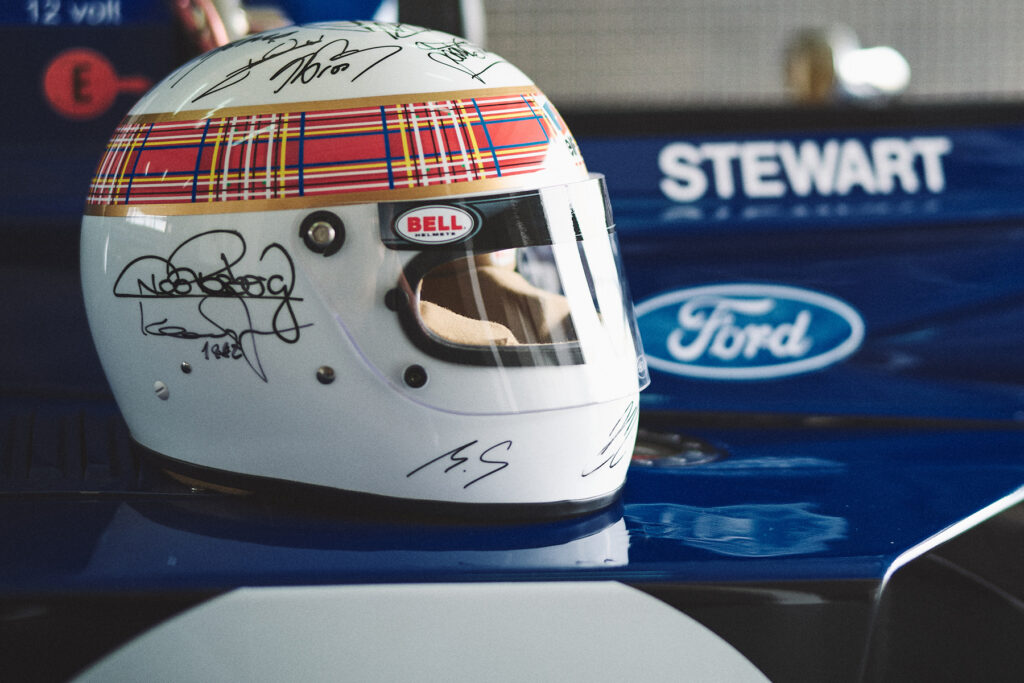 Michael Schumacher "Autogramm" auf Jackie Stewart Helm