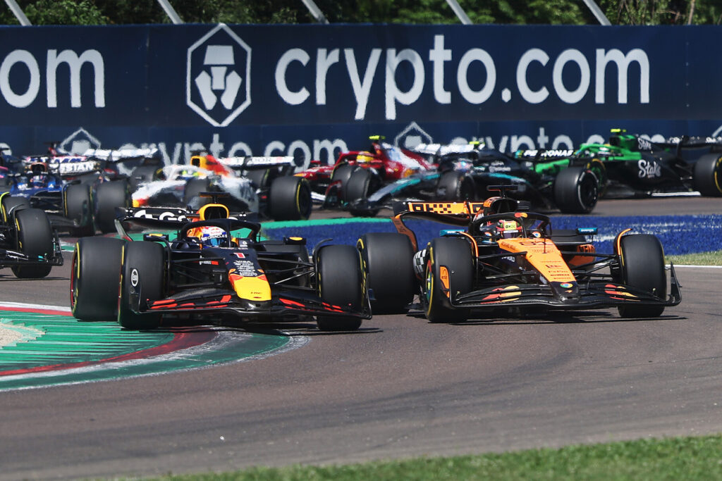 Formel 1 Max Verstappen und Oscar Piastri Red Bull McLaren Imola 2025