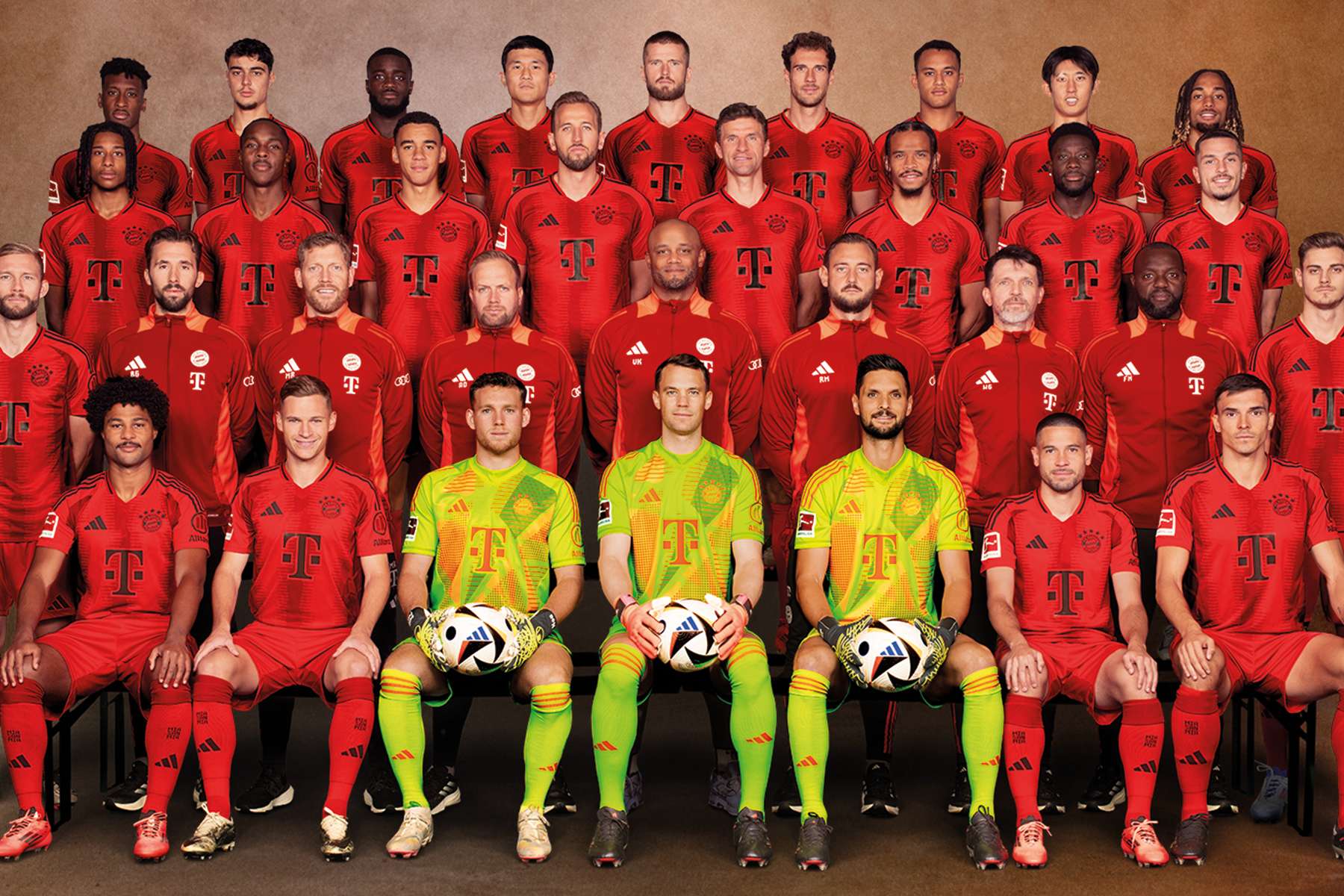 Teamfoto des FC Bayern 2024/25, Credit: FC Bayern