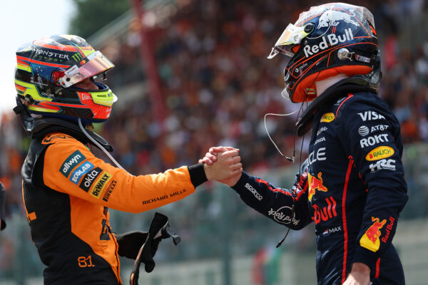 Oscar Piastri und Max Verstappen. Credit: Getty Images / Red Bull Content Pool